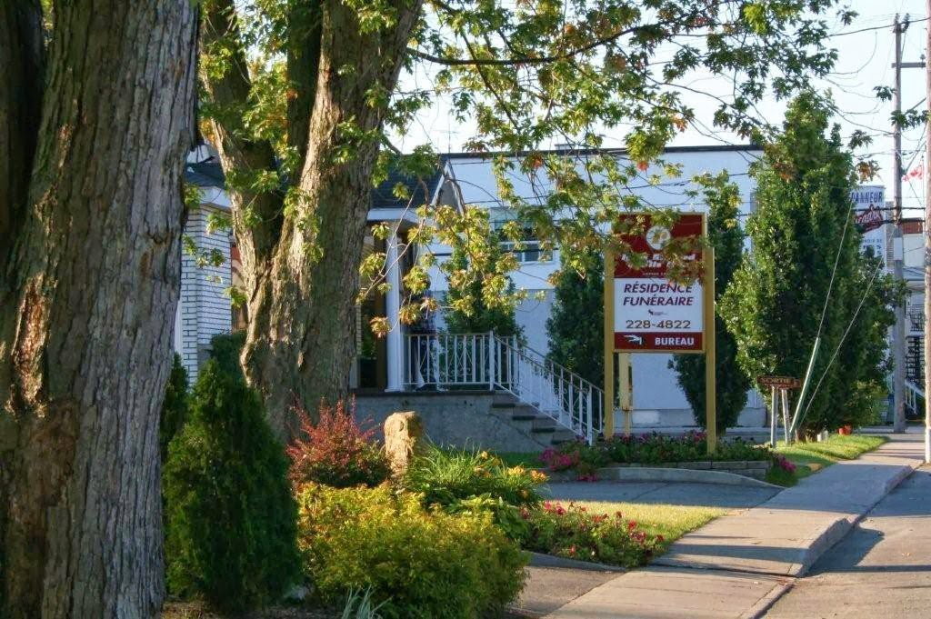 Richard Funeral Home | 140 Rue Saint Aimé, Louiseville, QC J5V 2B1, Canada | Phone: (819) 228-4822