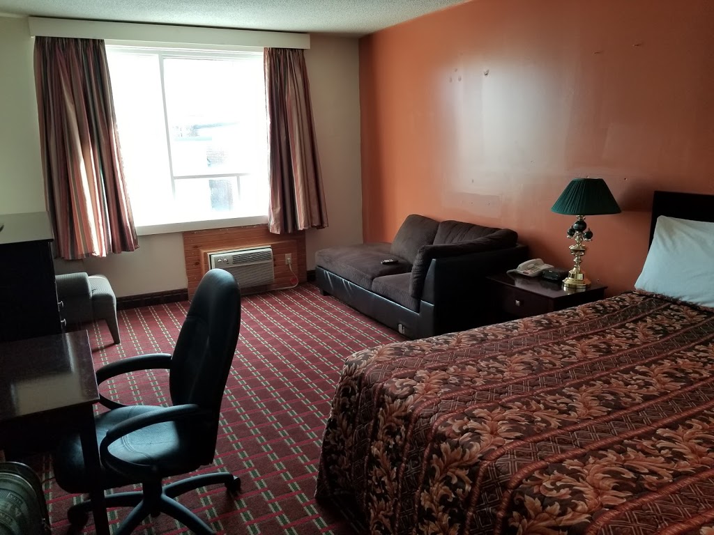 Mid Town Hotel | 24 Gibson St, Parry Sound, ON P2A 1W8, Canada | Phone: (705) 746-2171