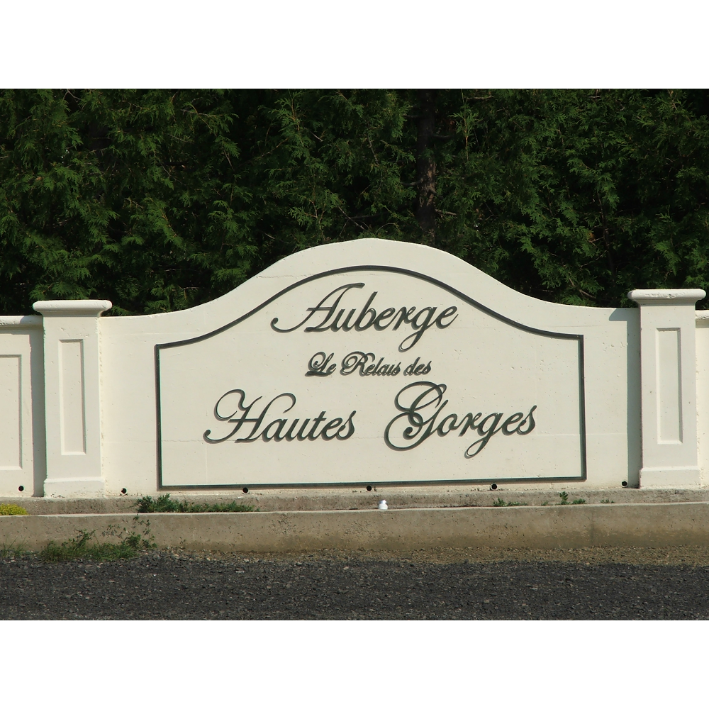 Auberge le Relais des Hautes-Gorges | 330 Rue Principale, Saint-Aimé-des-Lacs, QC G0T 1S0, Canada | Phone: (418) 439-5110
