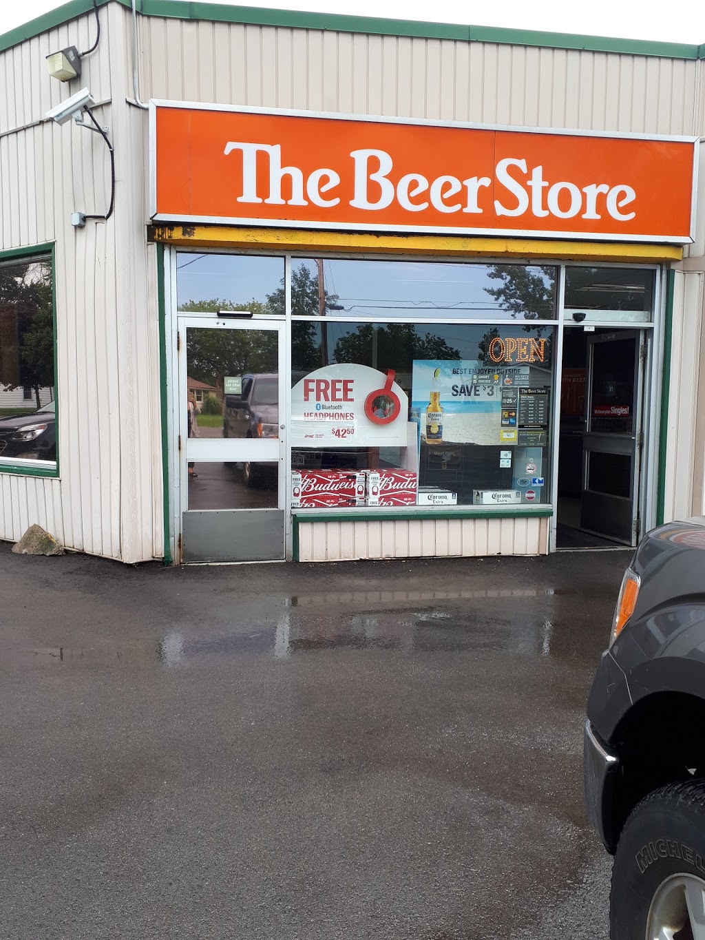 The Beer Store | 1137 College Ave, Port Rowan, ON N0E 1M0, Canada | Phone: (519) 586-3572