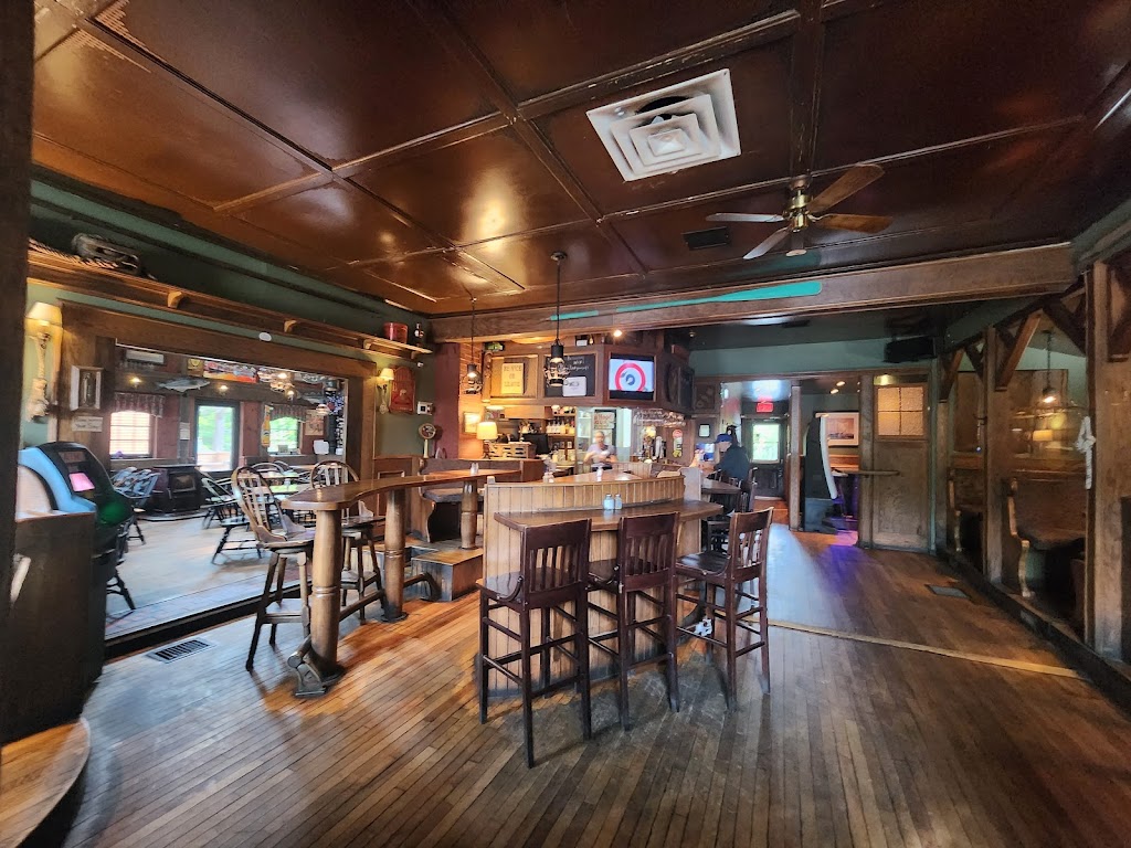 The Knot Pub | 4 Dufferin St, Lunenburg, NS B0J 2C0, Canada | Phone: (902) 634-3334