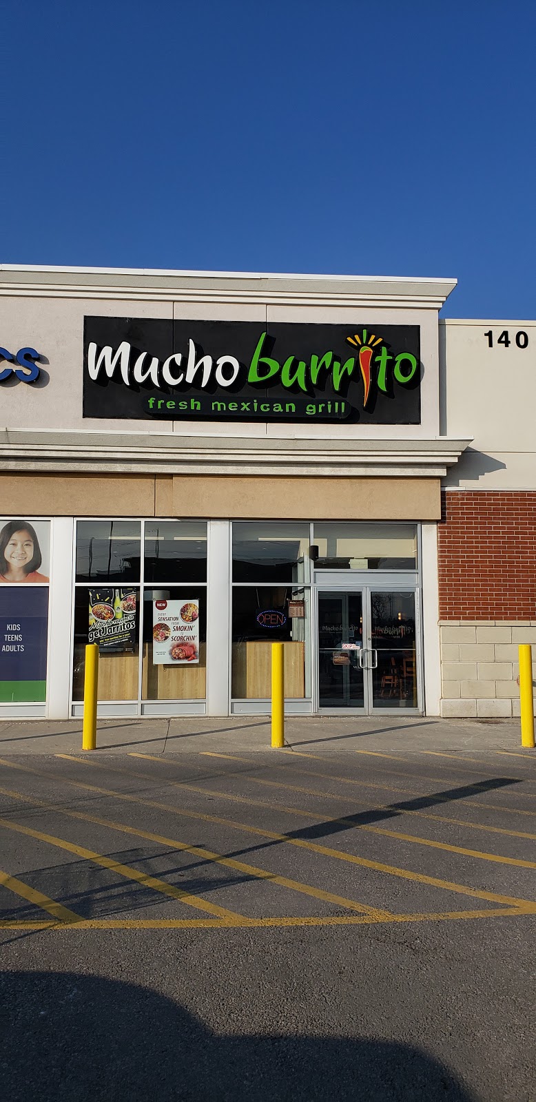 Mucho Burrito Fresh Mexican Grill | 140 Taunton Rd W, Whitby, ON L1R 3H8, Canada | Phone: (905) 655-5873