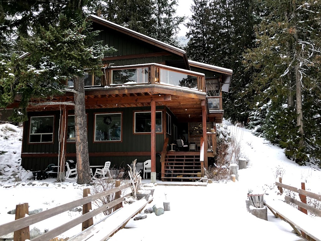 The Cottage B&B on Lillooet Lake | 24 Lillooet Lake Estates In Suck Ch Pemberton 2K0, In-SHUCK-ch Forest Service Rd, BC V0N 2K0, Canada | Phone: (604) 967-2555