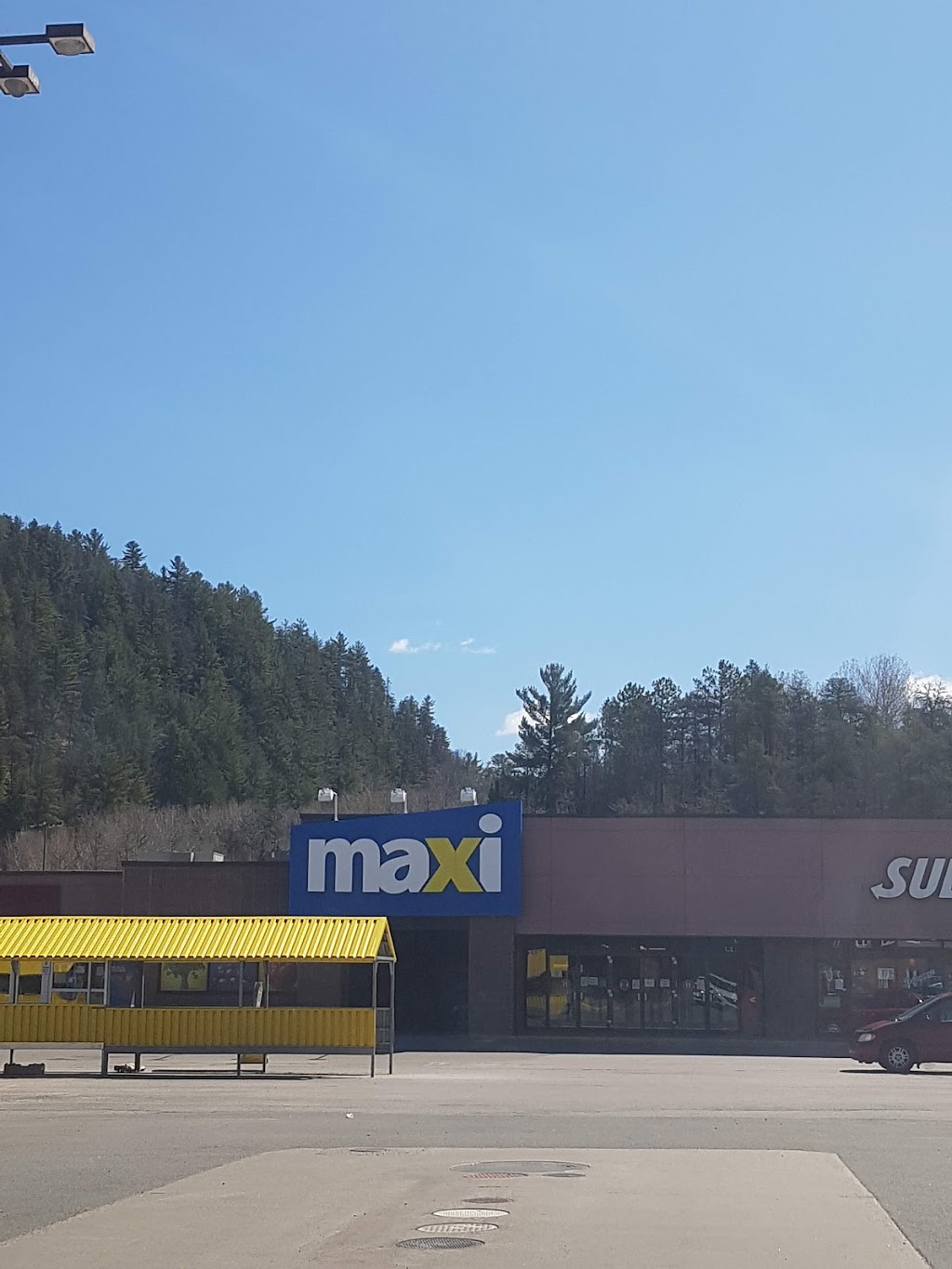 Maxi | 1200 Bd Ducharme, La Tuque, QC G9X 3Z9, Canada | Phone: (819) 523-8125