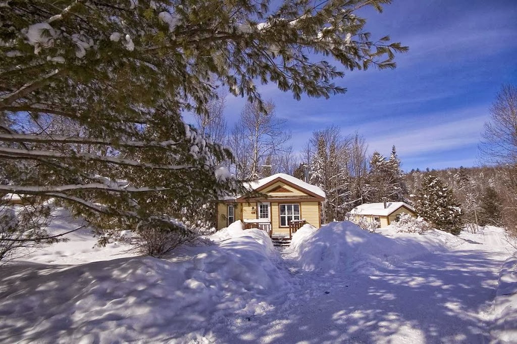 La Petite Auberge de Jouvence | 131 Chemin de Jouvence, Orford, QC J1X 6R2, Canada | Phone: (800) 567-3134