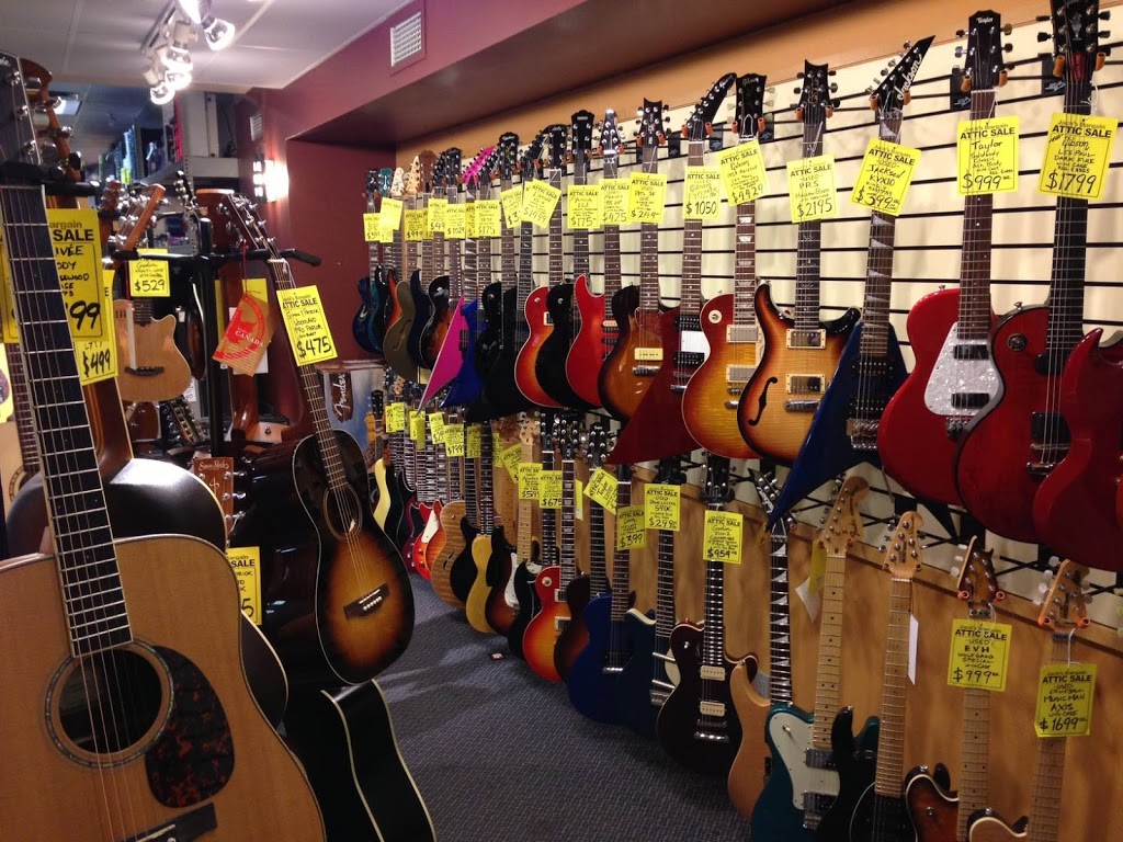 Long & McQuade Musical Instruments | 925 Bloor St W, Toronto, ON M6H 1L5, Canada | Phone: (416) 588-7886