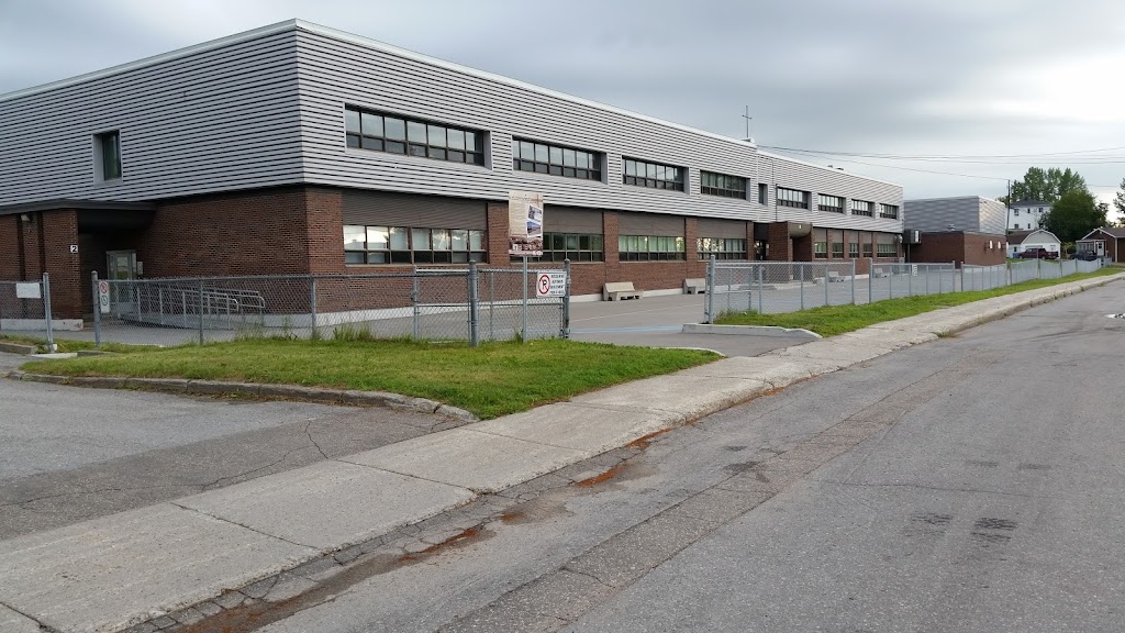 Pulperie Elementary School | 906 Rue Comeau, Chicoutimi, QC G7J 3J3, Canada | Phone: (418) 698-5126