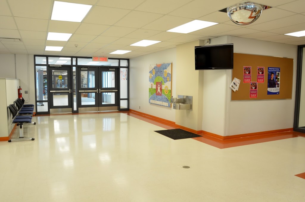 École Secondaire publique Mille-Îles | 158 Patrick St, Kingston, ON K7K 3P5, Canada | Phone: (613) 547-2556