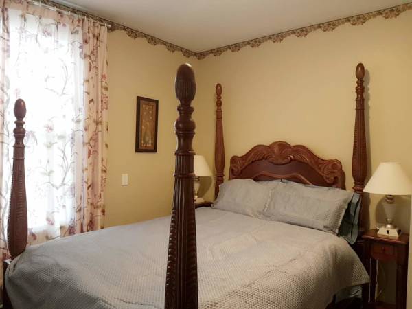 Barker House Bed and Breakfast | 46 Johnson St, Niagara-on-the-Lake, ON L0S 1J0, Canada | Phone: (437) 983-1165