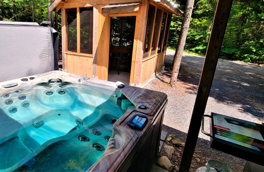 Chalet spa le Refuge | 2208f QC-125, Notre-Dame-de-la-Merci, QC J0T 2A0, Canada | Phone: (877) 560-8060