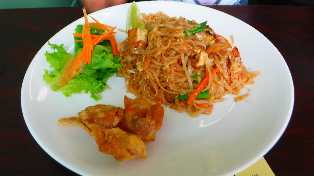 Kwao Thai Restaurant | 1207 Esquimalt Rd, Victoria, BC V9A 3P1, Canada | Phone: (250) 389-1845