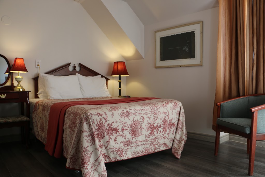 Auberge Manoir Ville Marie | 3130 Rue Sainte-Catherine E, Montréal, QC H1W 2C2, Canada | Phone: (866) 755-2333