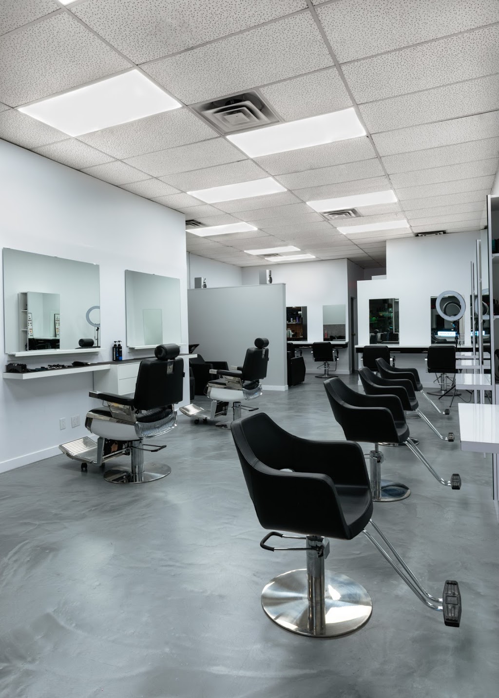 In The Cut Hair Studio | 4571 Boulevard Saint-Charles, Montréal, QC H9H 3C7, Canada | Phone: (514) 624-4093