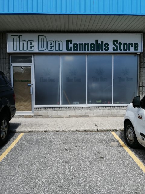 The Den Cannabis Store (Orillia) | 660 Atherley Rd Unit 5, Orillia, ON L3V 1P2, Canada | Phone: (705) 417-1246