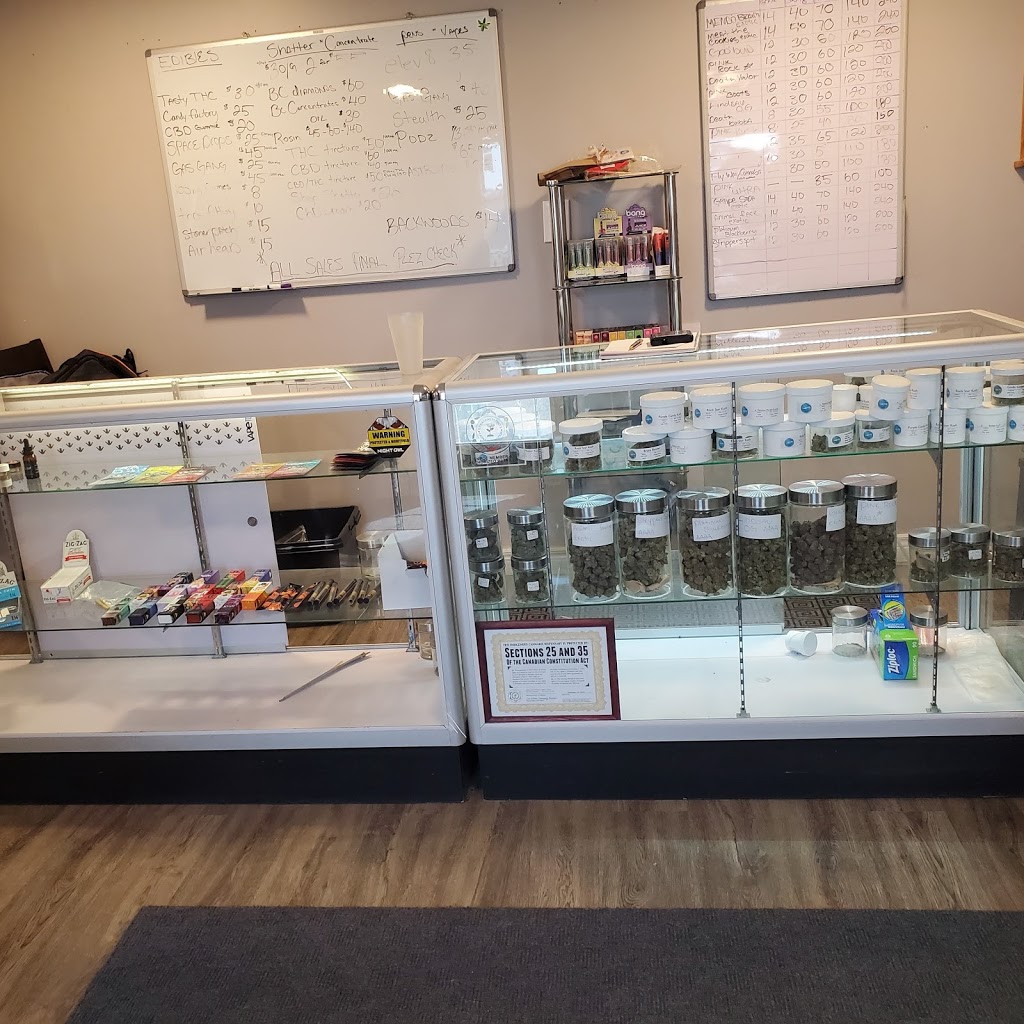 Upperend Glass N Stash | 413 Sour Springs Rd, Ohsweken, ON N0A 1M0, Canada | Phone: (519) 755-7267