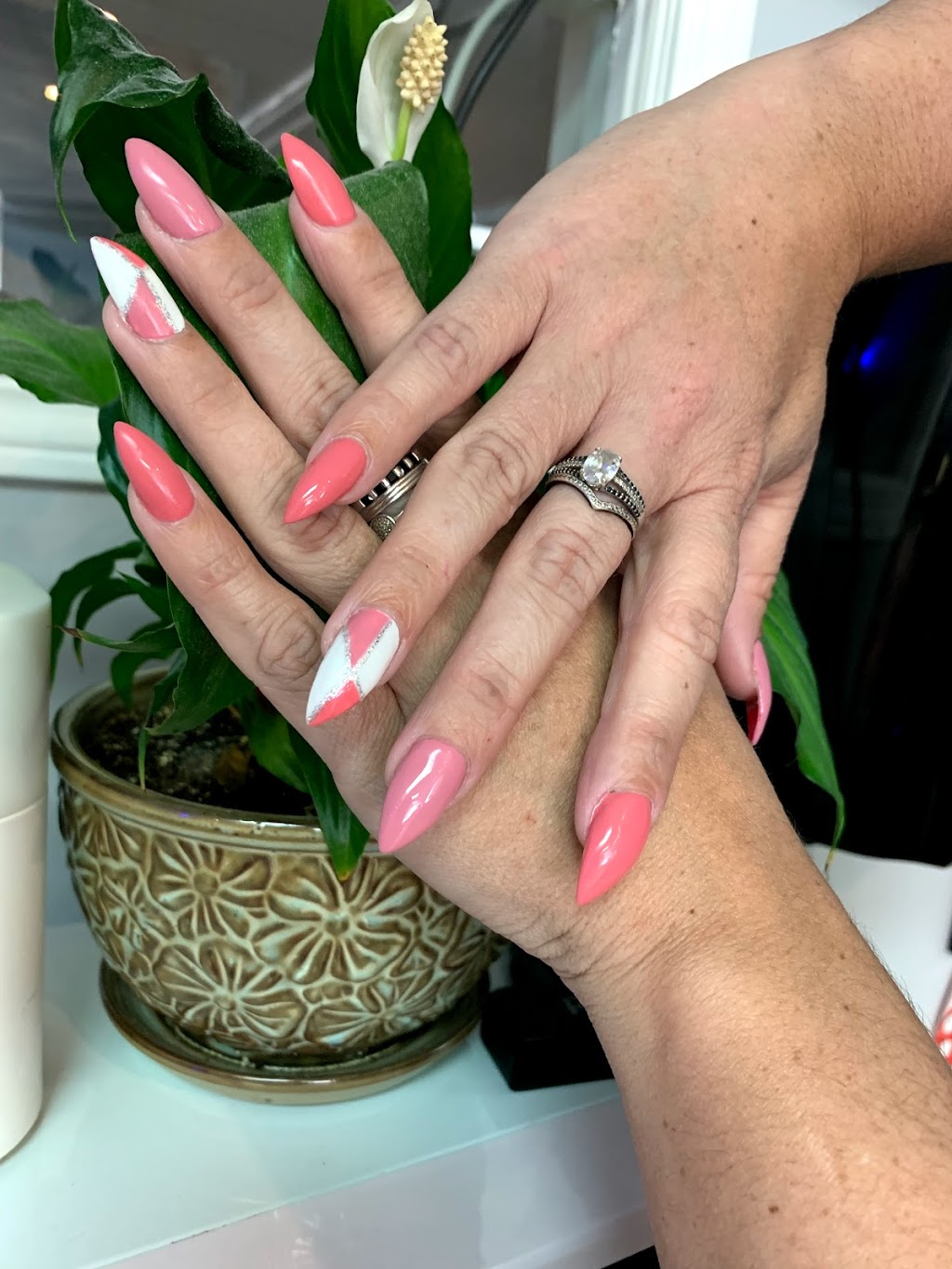 Hot Nails | 1345 Huron St #7, London, ON N5V 2E3, Canada | Phone: (519) 453-5162