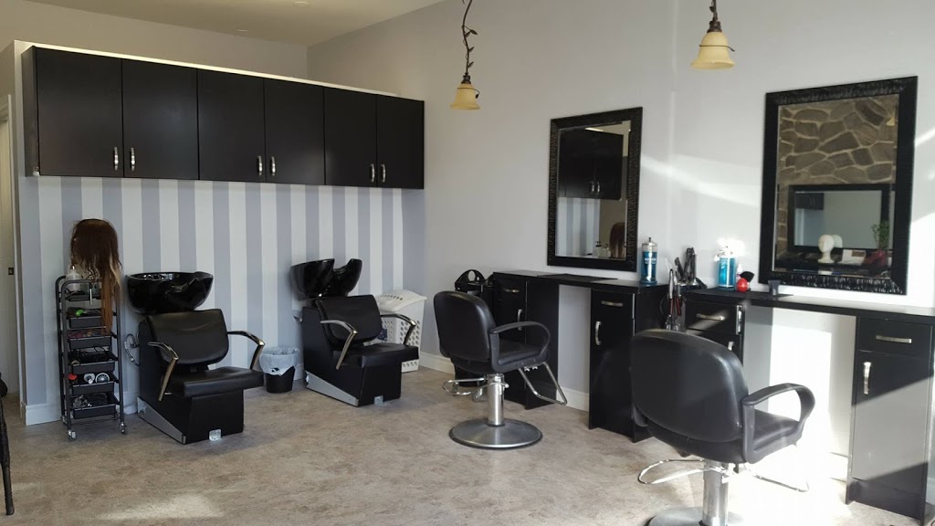 Shear Perfection By Lynne | 848 Sheppard Ave W, North York, ON M3H 2T5, Canada | Phone: (416) 551-5212
