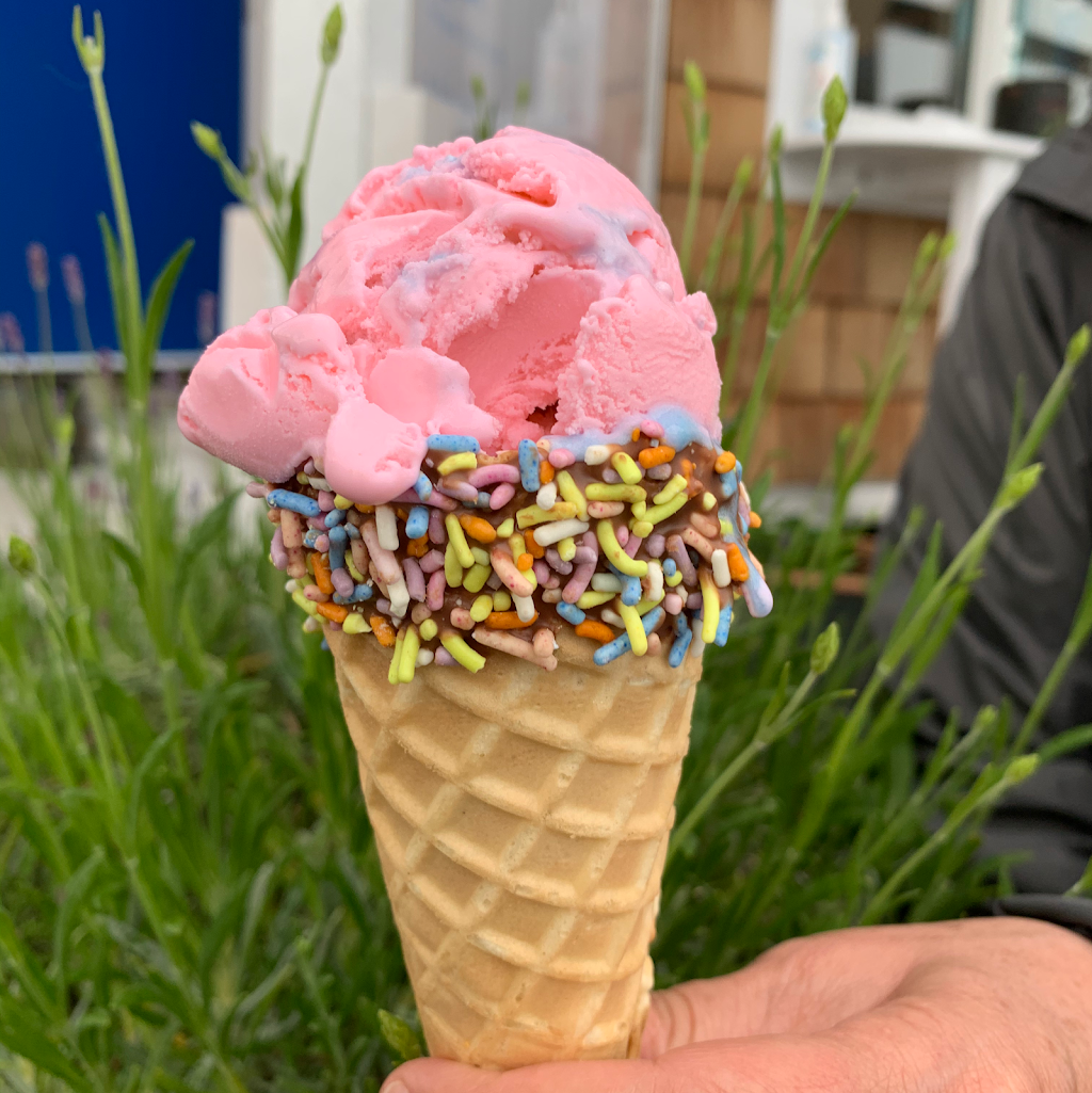 e.b.s Ice Cream Shop | 5482 Wharf Ave, Sechelt, BC V0N 3A0, Canada | Phone: (778) 318-0344