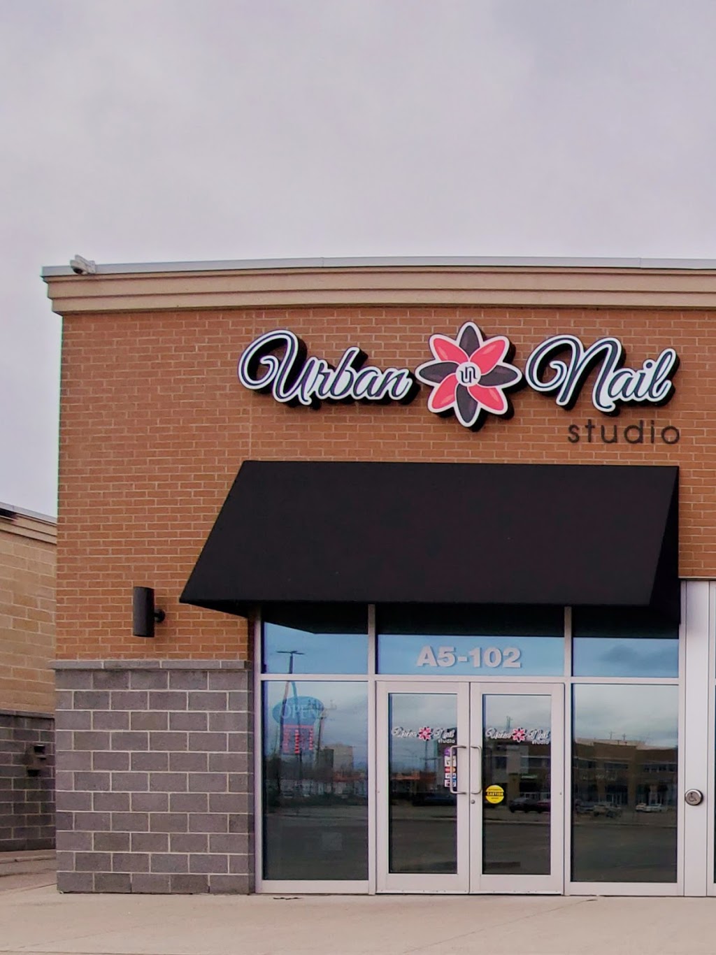 Urban Nail Studio | 671 Wonderland Rd N, London, ON N6H 0H9, Canada | Phone: (519) 657-1688