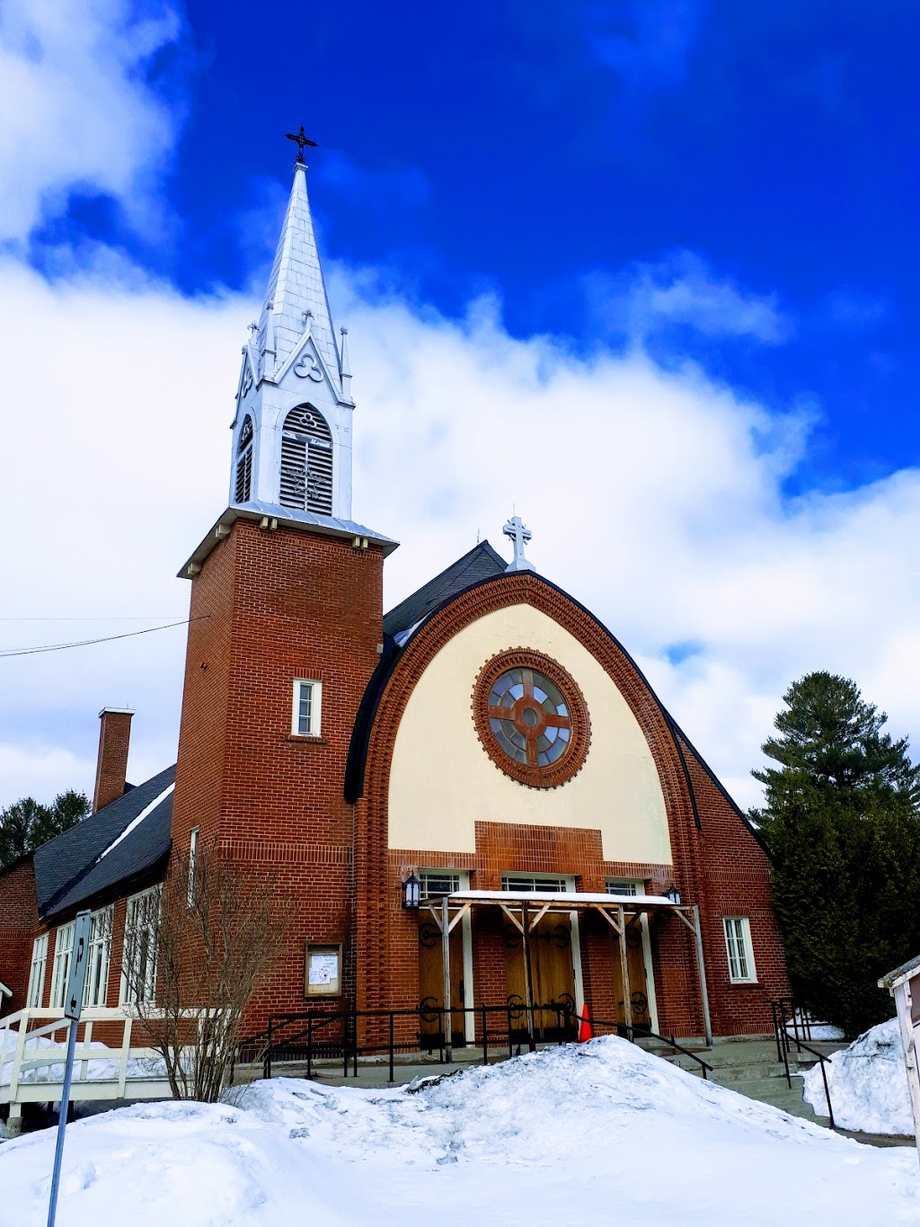 Marché Tradition | 2280 Ch des Hauteurs, Saint-Hippolyte, QC J8A 3B9, Canada | Phone: (450) 563-2145