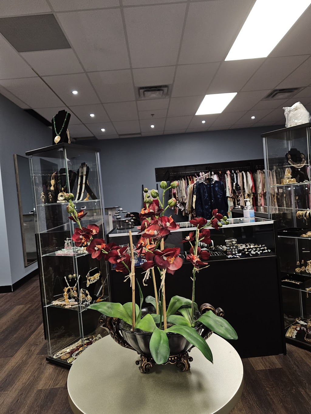 Cherryhill Village Mall | 301 Oxford St W, London, ON N6H 1S6, Canada | Phone: (519) 433-7257