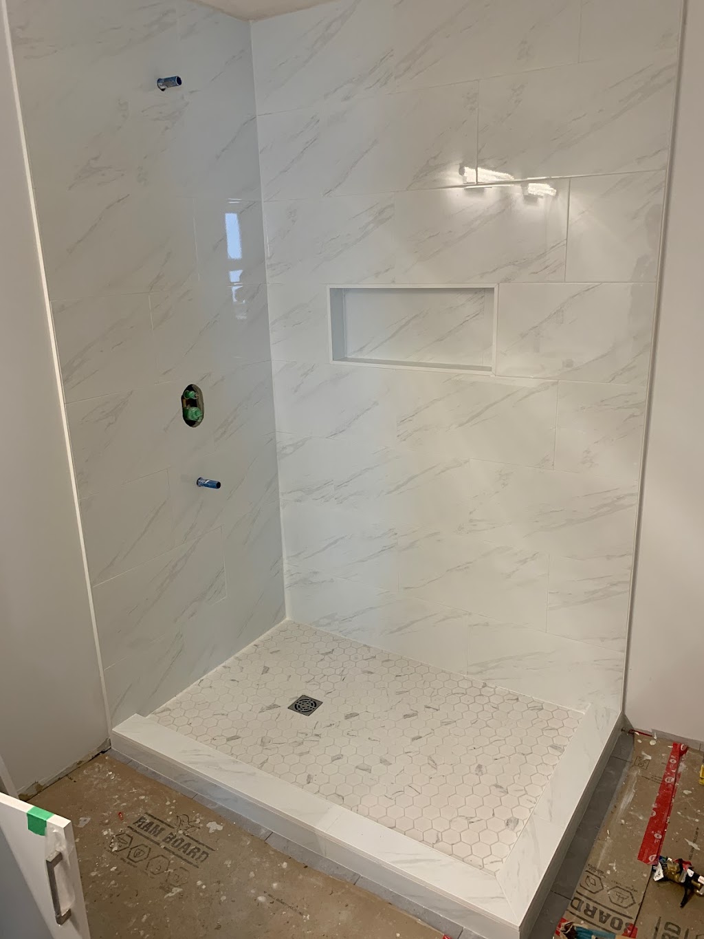 North Van Tiling | 143 21st St E #317, North Vancouver, BC V7L 3B5, Canada | Phone: (604) 992-5338