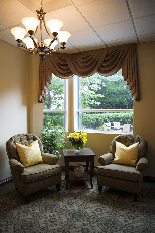 Chartwell Lakeshore Retirement Residence | 5314 Lakeshore Rd, Burlington, ON L7L 6L8, Canada | Phone: (289) 635-3172