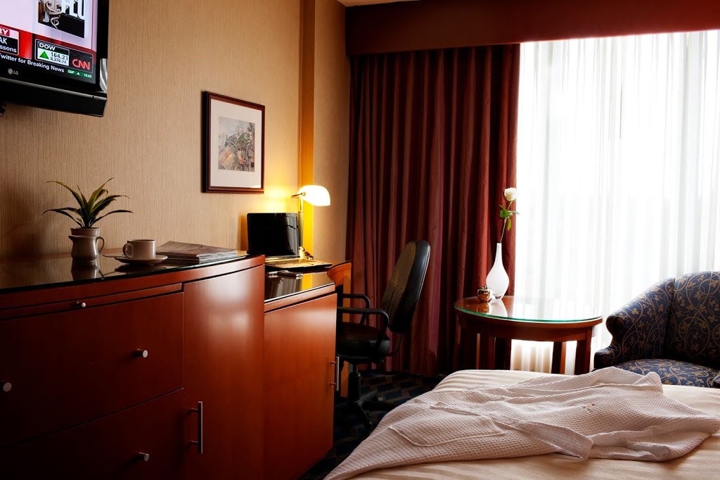 Executive Hotel Vancouver Airport | 7311 Westminster Hwy, Richmond, BC V6X 1A3, Canada | Phone: (604) 278-5555