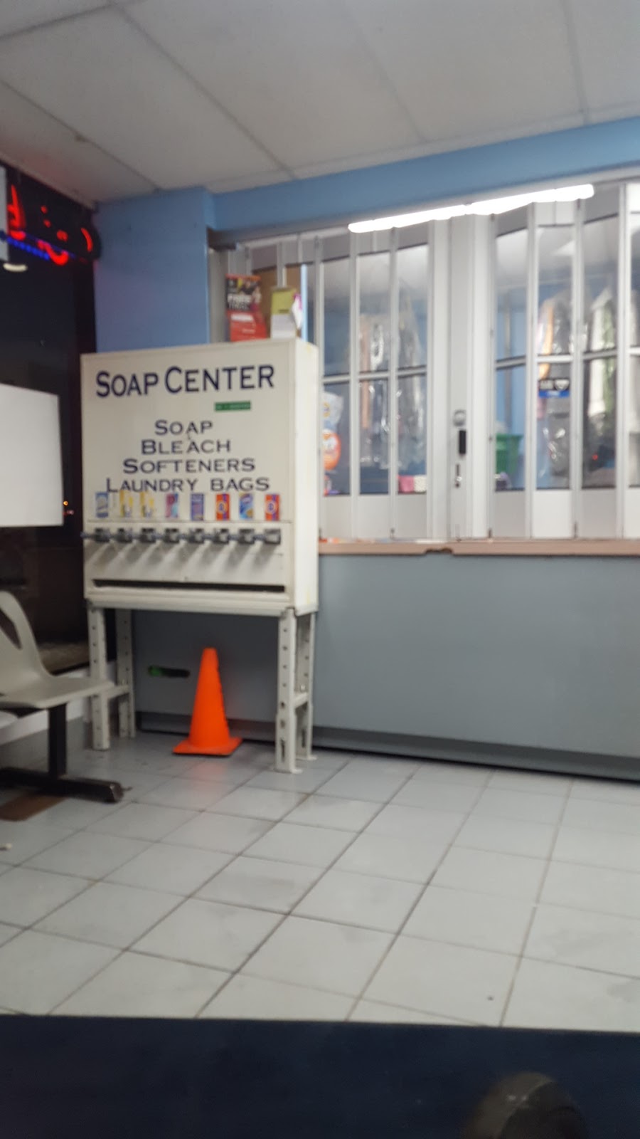 Washmart Laundromat | 59 Kennedy Rd N, Brampton, ON L6V 1X6, Canada | Phone: (905) 581-1626