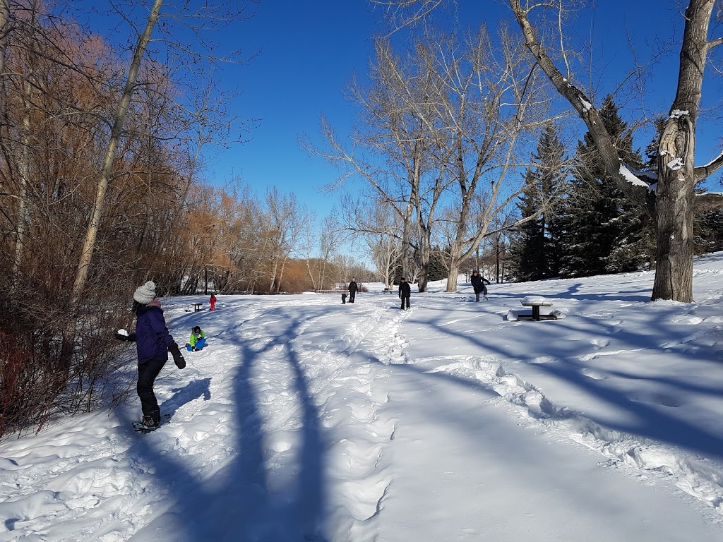 Confederation Park Parking, 30 Ave & 7 st | Unnamed Road, Calgary, AB T2K 0A2, Canada