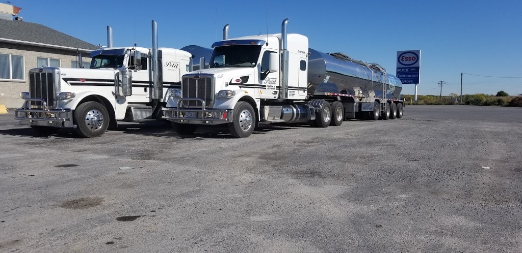 Curry Hill Truck Stop - Esso Gas & Cardlock, CAT Scale, Bulk DEF, Showers, Family Restaurant | 6115 4th Line Rd, Bainsville, ON K0C 1E0, Canada | Phone: (613) 347-2433