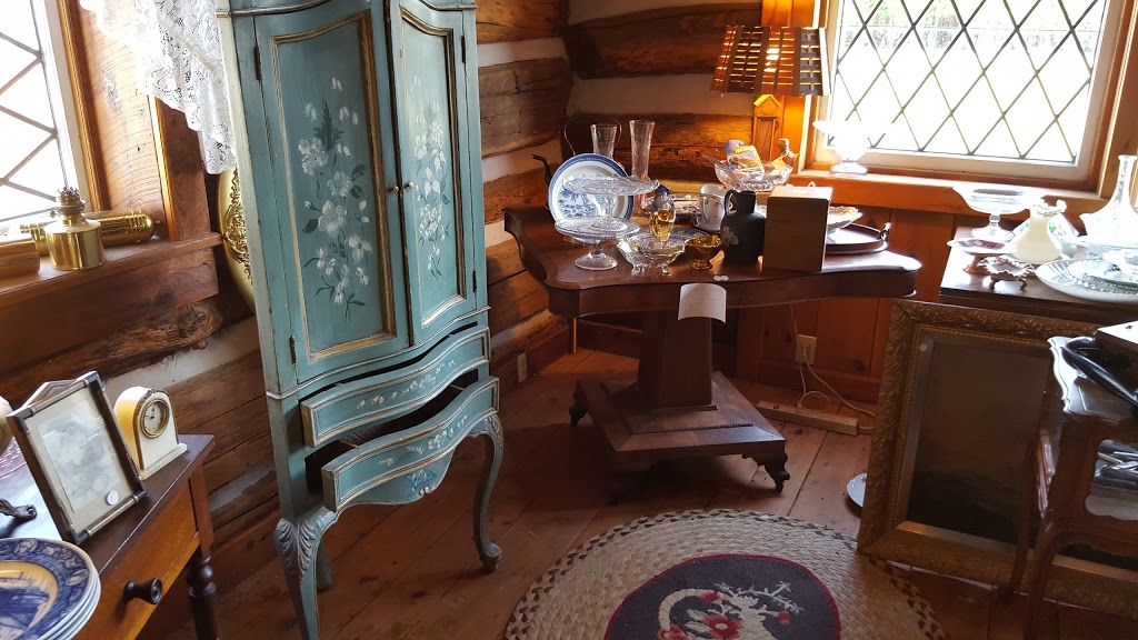 Log Farm Antiques | 1563 9th Line, Carleton Place, ON K7C 3P2, Canada | Phone: (613) 257-3757