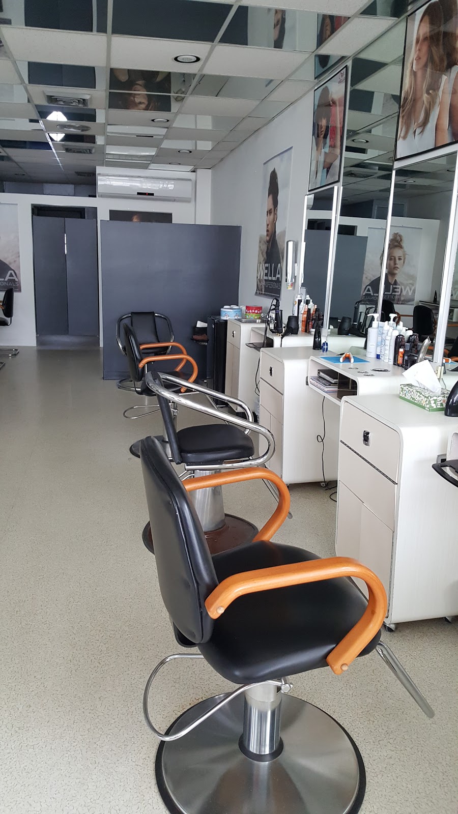 Coiffure Coupelle | 2549 Boul Henri-Bourassa E, Montréal, QC H2B 1V3, Canada | Phone: (514) 384-6730