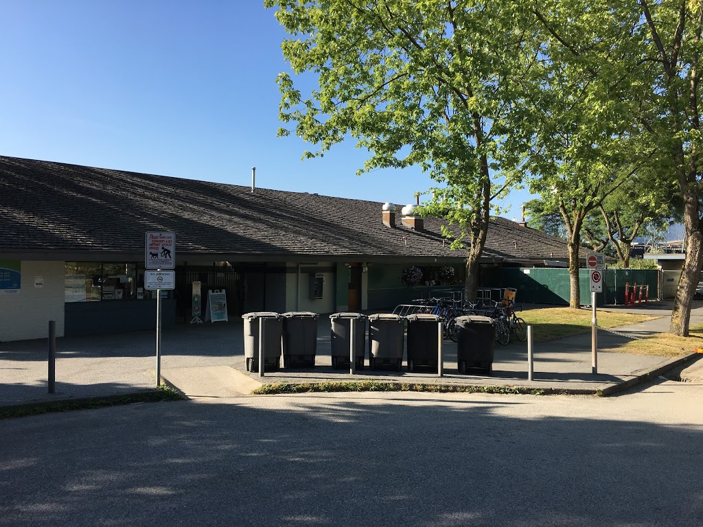 New Brighton Pool Concession | 3201 New Brighton Rd, Vancouver, BC V5K 5J7, Canada | Phone: (604) 298-9912