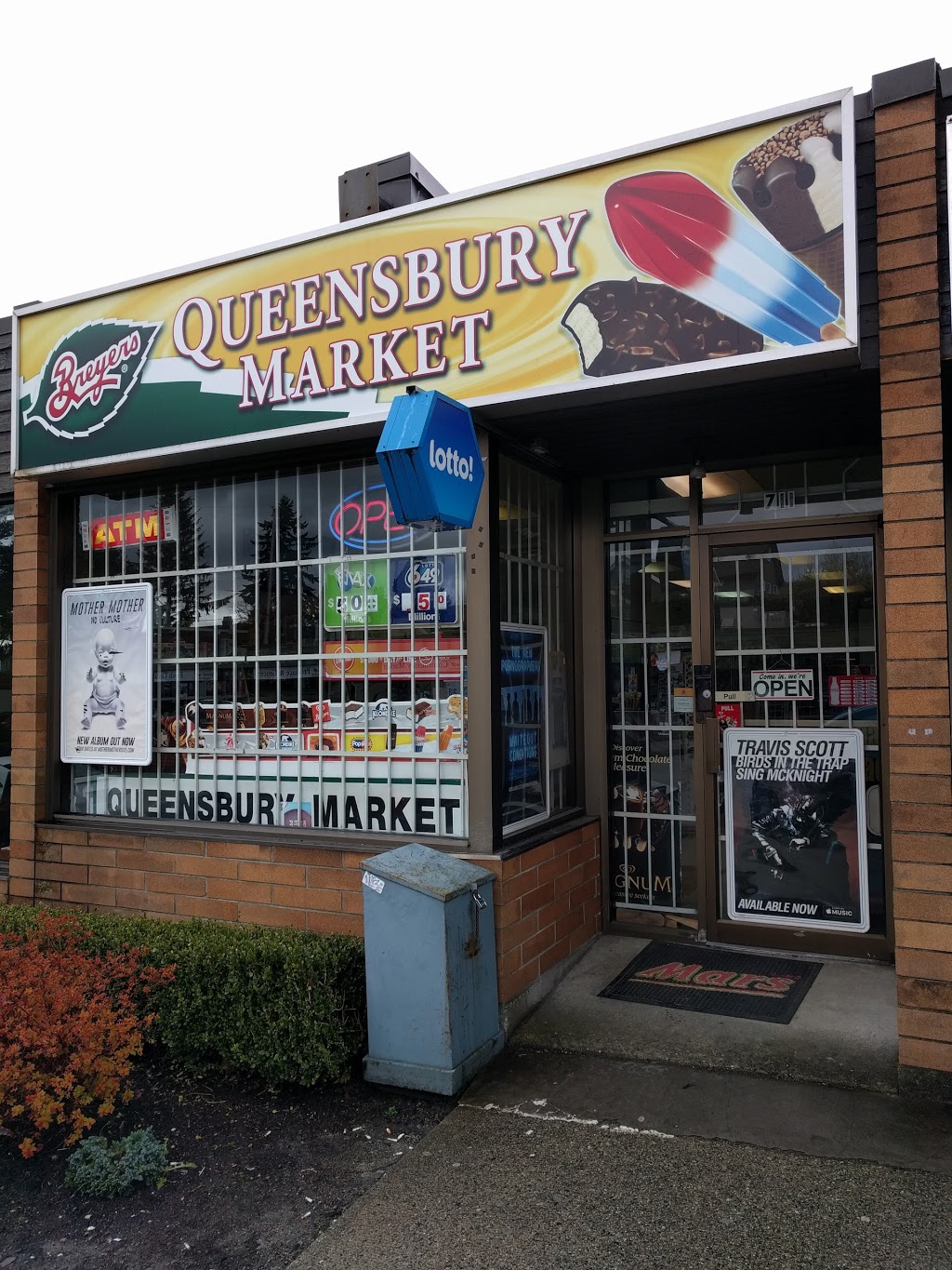 Queensbury Market | 711 Queensbury Ave, North Vancouver, BC V7L 3V9, Canada | Phone: (604) 987-6644