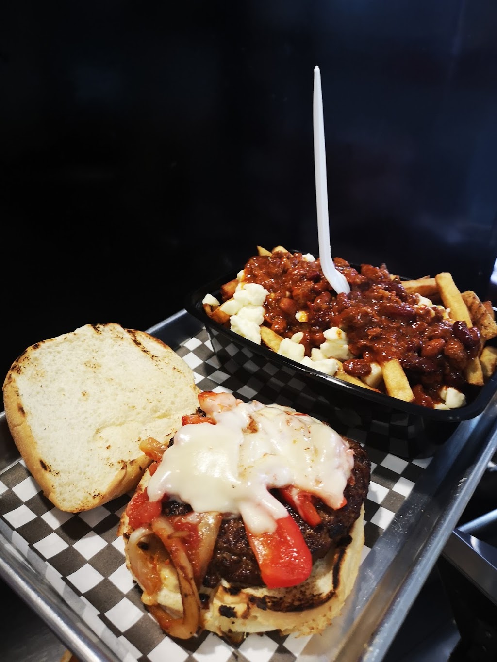 Petes Big Bite Burgers | 817 Dundas St W, Whitby, ON L1N 2N5, Canada | Phone: (905) 668-8566