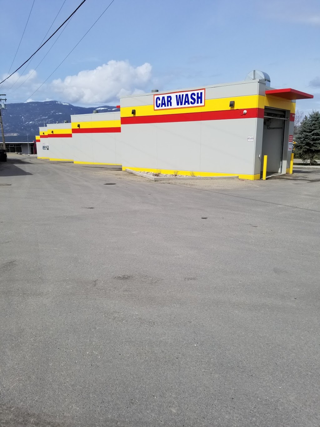 Gateway carwash | 2801 10th Ave NE, Salmon Arm, BC V1E 2S3, Canada | Phone: (778) 489-5577