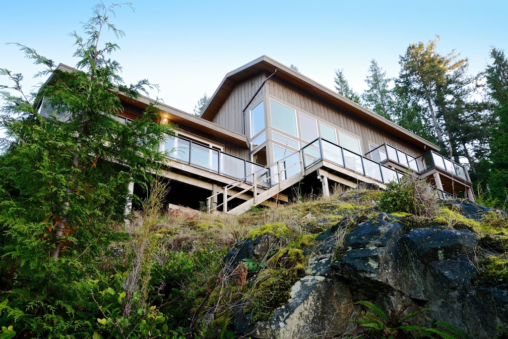 Eastman Waterfront Retreat | 1638 Mt Gardner Rd, Bowen Island, BC V0N 1G2, Canada | Phone: (888) 604-1475