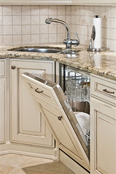 Aura Kitchens & Cabinetry Inc | 1770 Alstep Dr, Mississauga, ON L5S 1W1, Canada | Phone: (905) 673-2872