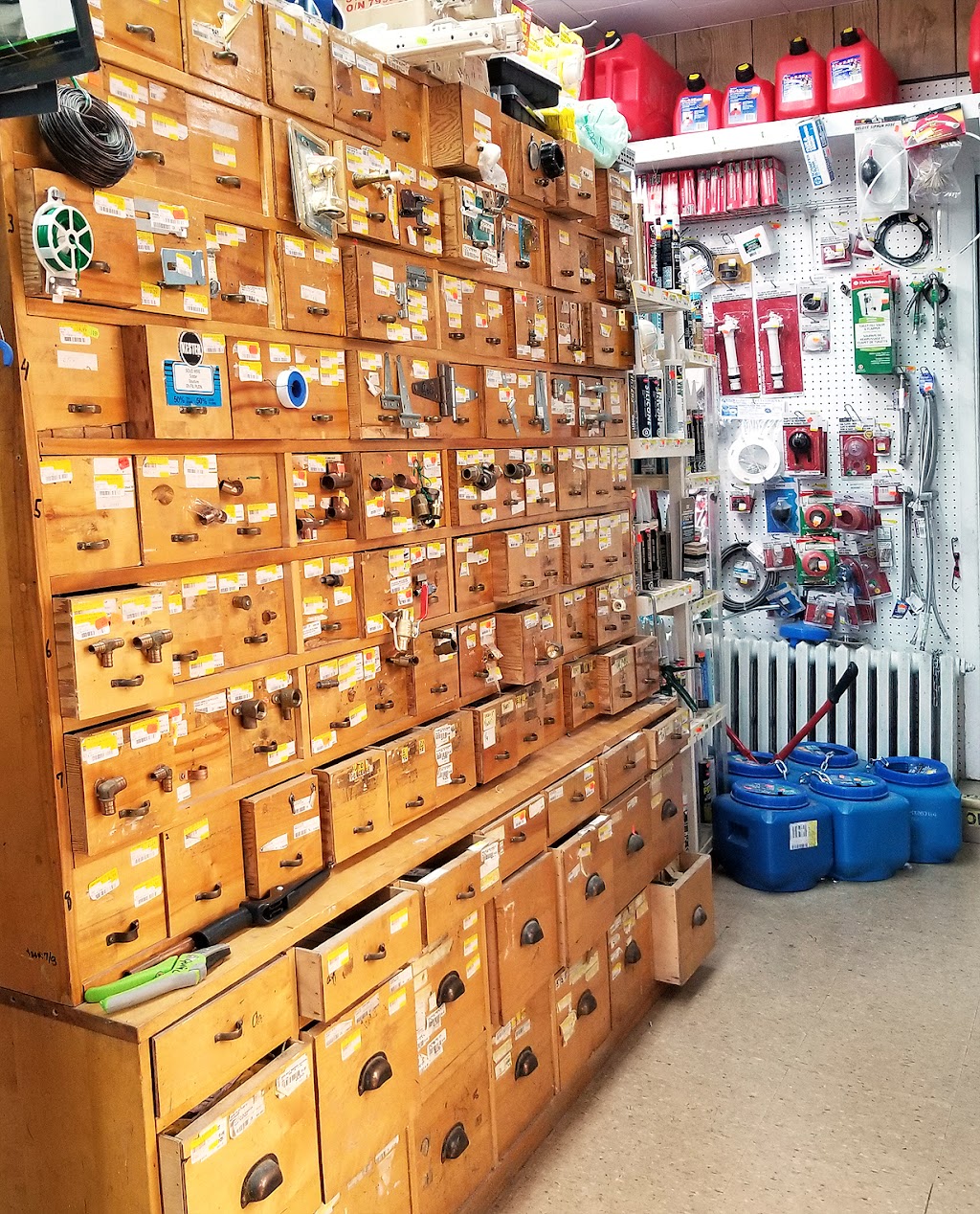 Quincaillerie des Frontieres Hardware | 1172 Rue Principale, Pohénégamook, QC G0L 1J0, Canada | Phone: (418) 859-2901