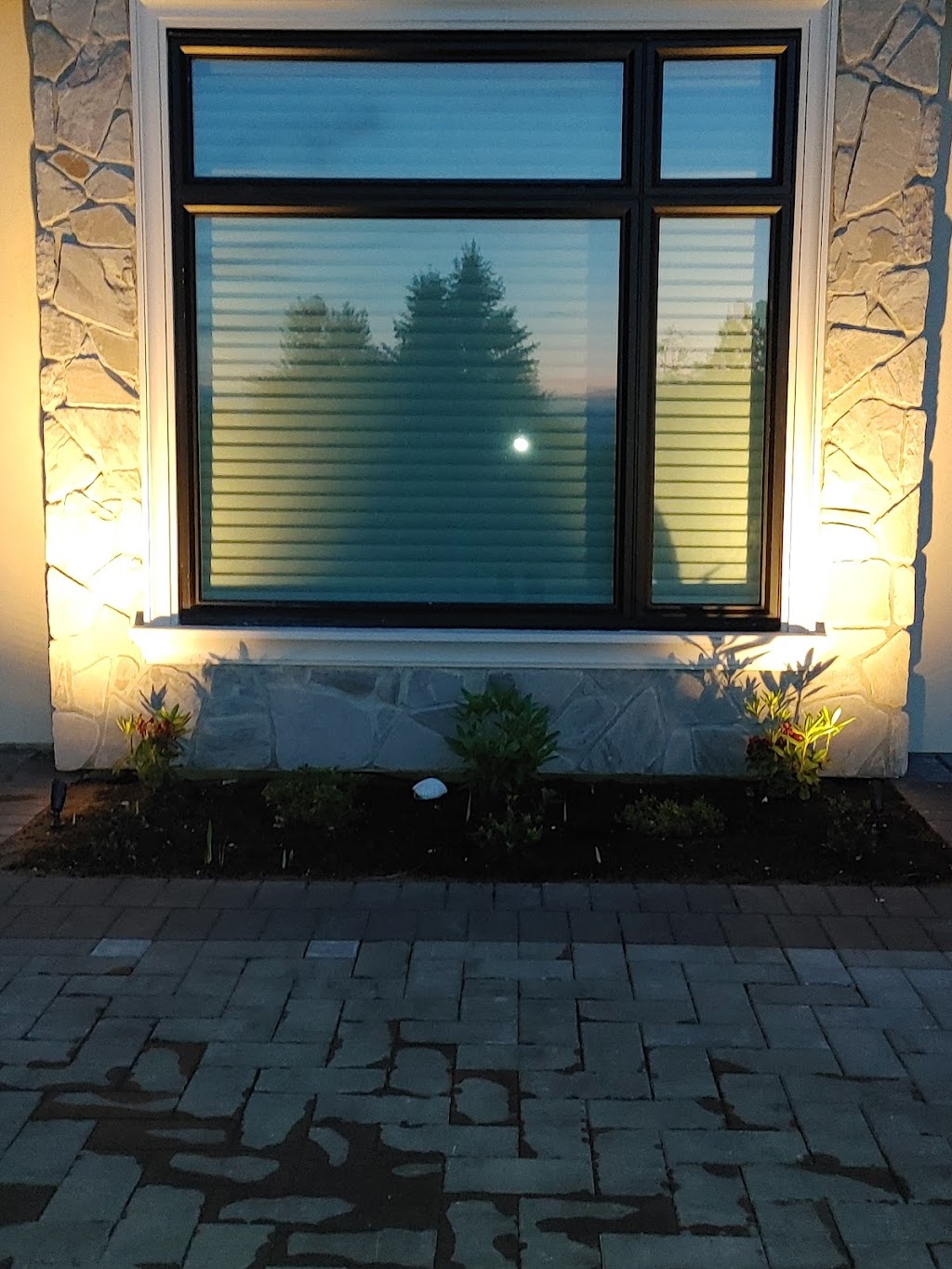 Lower Mainland Landscape Lighting | 30620 Progressive Way #306, Abbotsford, BC V2T 6Z2, Canada | Phone: (604) 704-9919