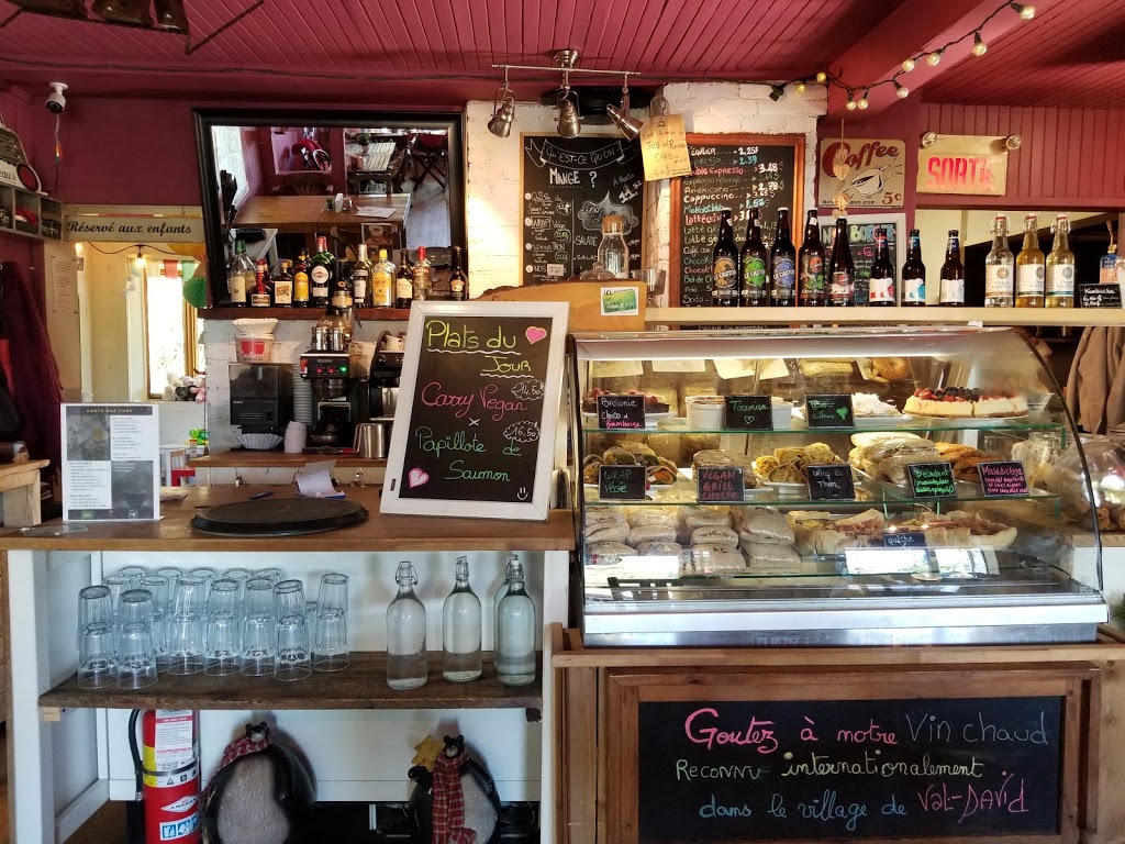 Cest La Vie Café | 1347 Rue de la Sapinière, Val-David, QC J0T 2N0, Canada | Phone: (819) 320-0273