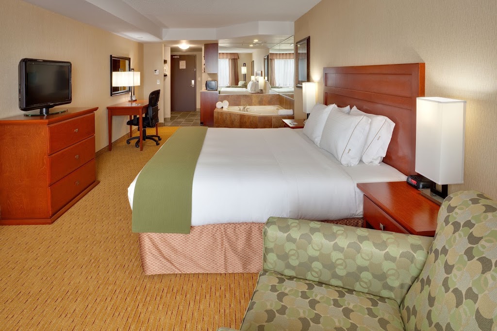 Holiday Inn Express & Suites Clarington - Bowmanville | 37 Spicer Square, Bowmanville, ON L1C 5M2, Canada | Phone: (905) 697-8089