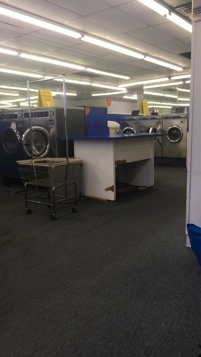 Prairie Mall Coin Laundry | 1454 Prairie Ave, Port Coquitlam, BC V3B 5M8, Canada | Phone: (604) 942-0887