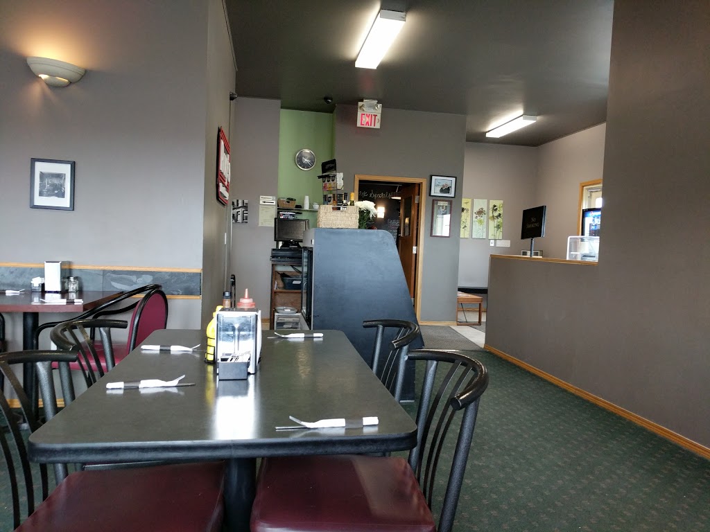 ROXYS DINER & LOUNGE | 40 Hwy 3, Oak Bluff, MB R0G 1N0, Canada | Phone: (204) 897-7850