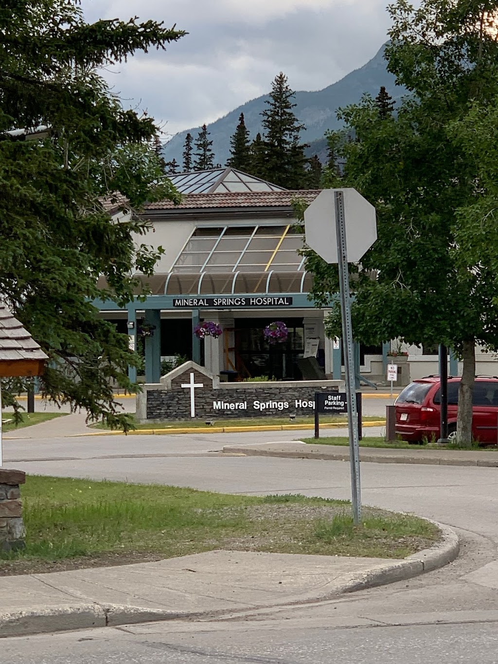 Banff - Mineral Springs Hospital | 305 Lynx St, Banff, AB T1L 1H7, Canada | Phone: (403) 762-2222