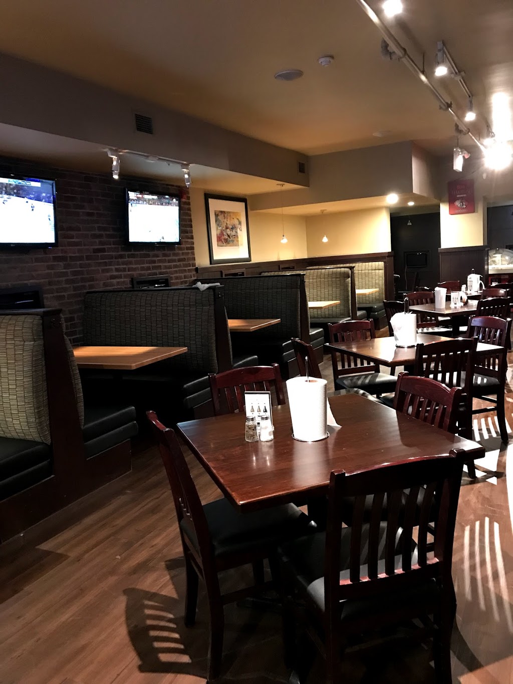 Wingporium | Leaside Sports Bar | 856 Eglinton Ave E, East York, ON M4G 2L1, Canada | Phone: (647) 352-1000