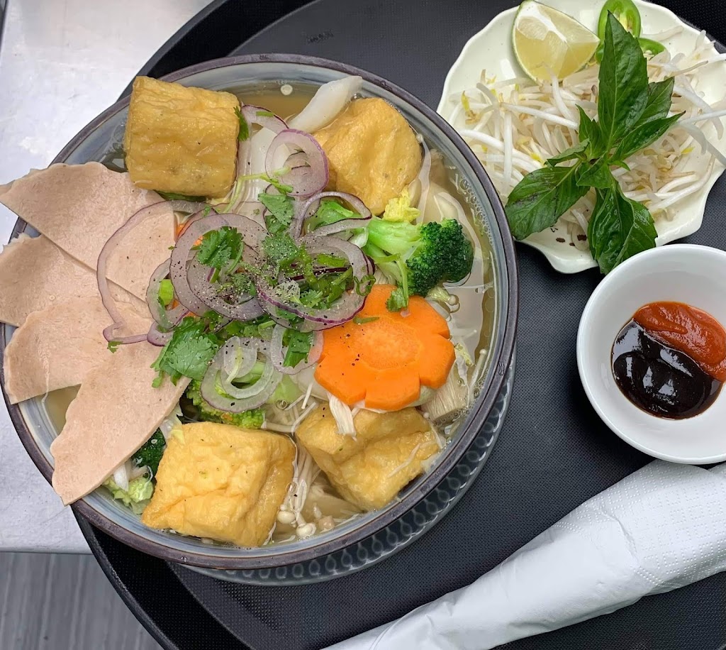 Taste of Saigon | 38038 Cleveland Ave, Squamish, BC V8B 0A1, Canada | Phone: (604) 390-0088