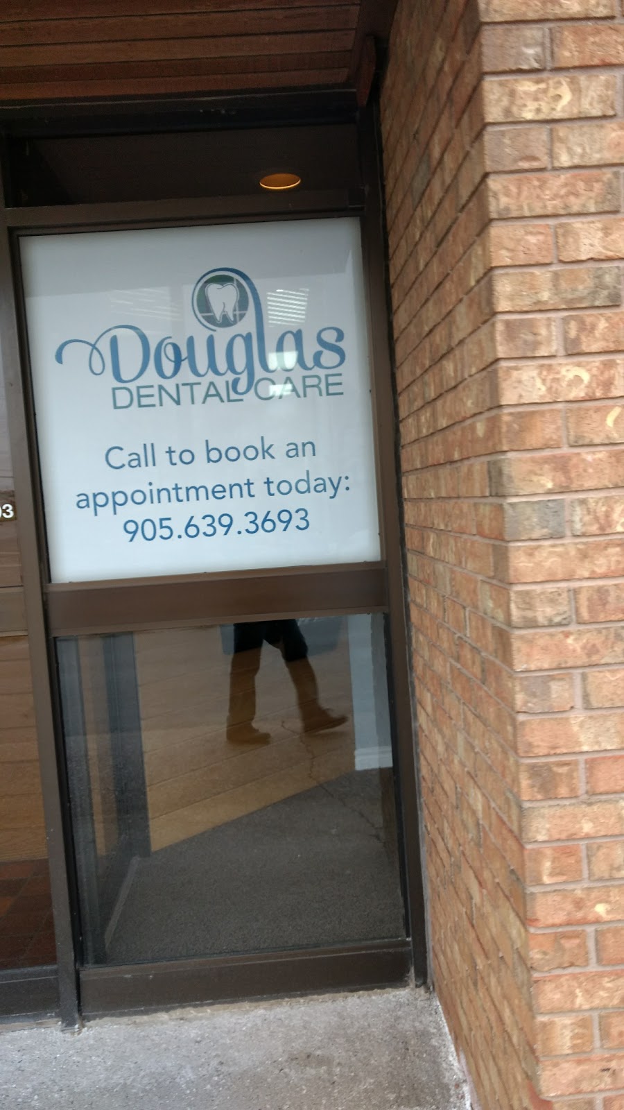 Douglas Dental Care | 4490 Fairview St, Burlington, ON L7L 5P9, Canada | Phone: (905) 639-3693