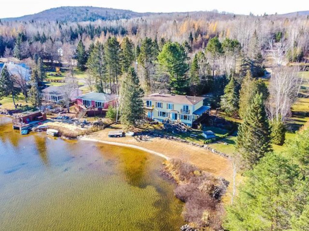 Bella Vita Villa | 2388 Chem. du Tour du Lac, Lac-des-Plages, QC J0T 1K0, Canada | Phone: (613) 853-0097